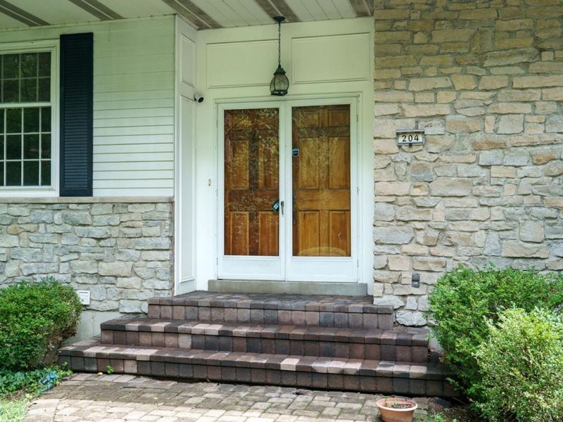 204 Brocdorf Drive, Wyoming, OH 45215 Photo 2