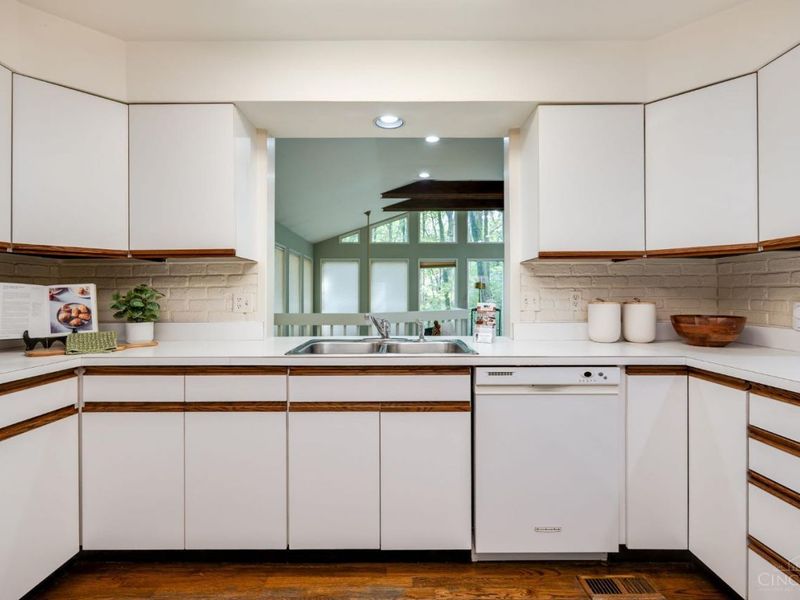 204 Brocdorf Drive, Wyoming, OH 45215 Photo 24