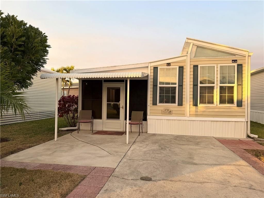 4710 Split Log Ln W, Estero, FL 33928 Photo