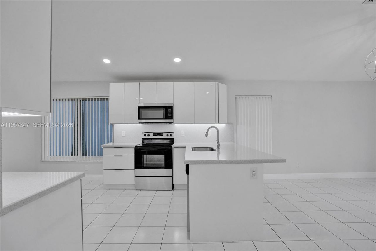 18034 SW 20th St, Miramar, FL 33029 Photo