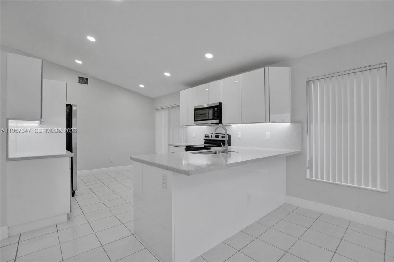 18034 SW 20th St, Miramar, FL 33029 Photo