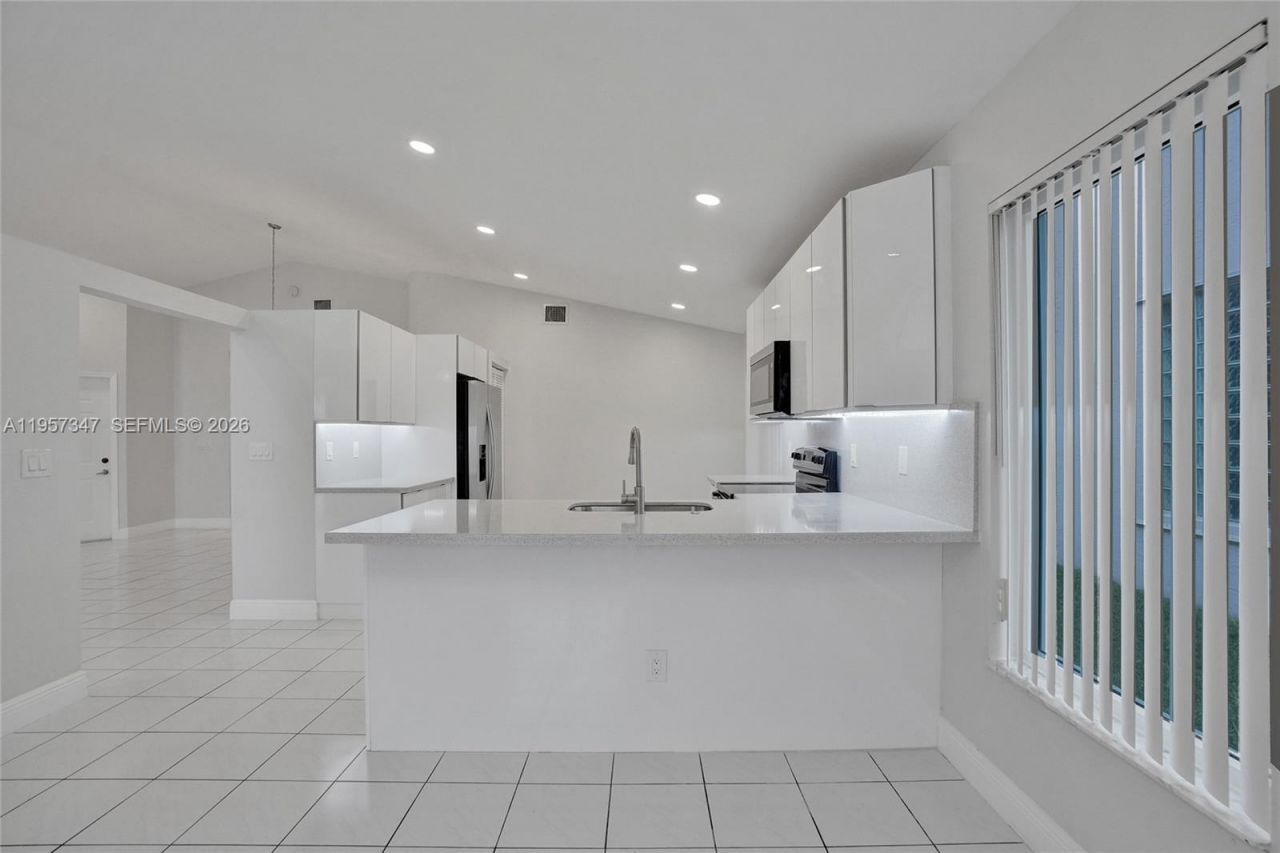 18034 SW 20th St, Miramar, FL 33029 Photo