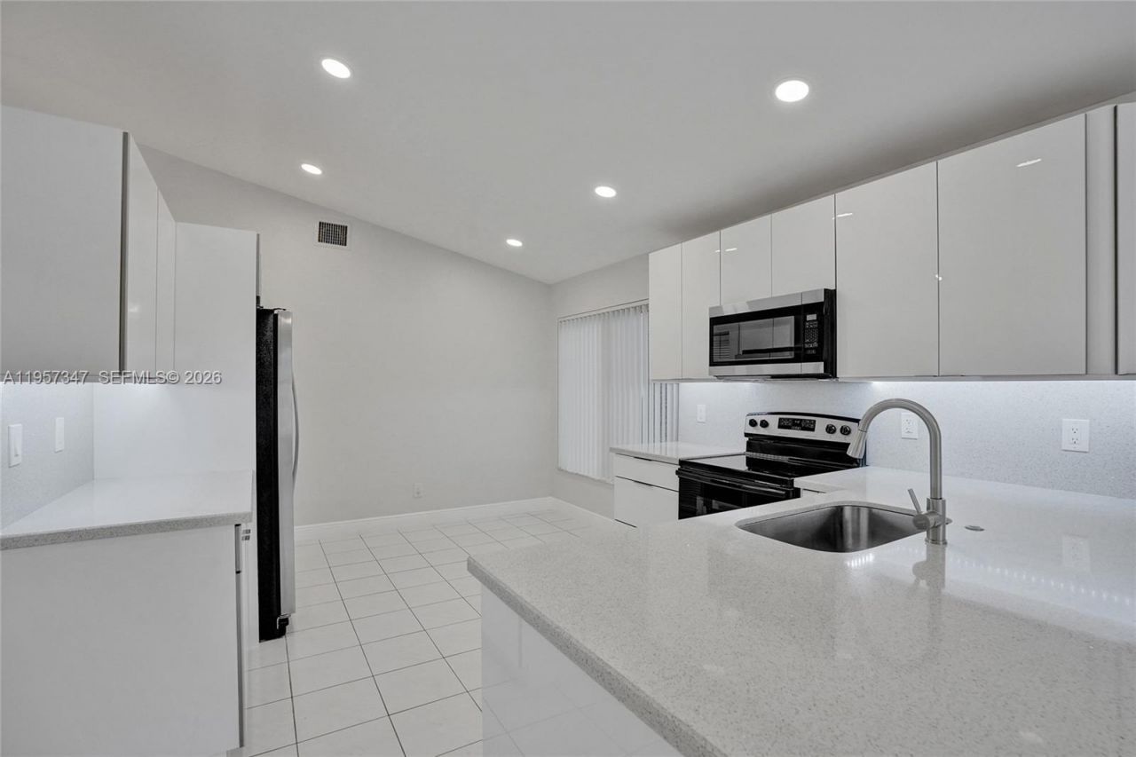 18034 SW 20th St, Miramar, FL 33029 Photo