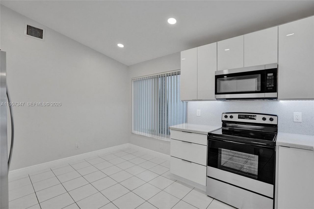 18034 SW 20th St, Miramar, FL 33029 Photo