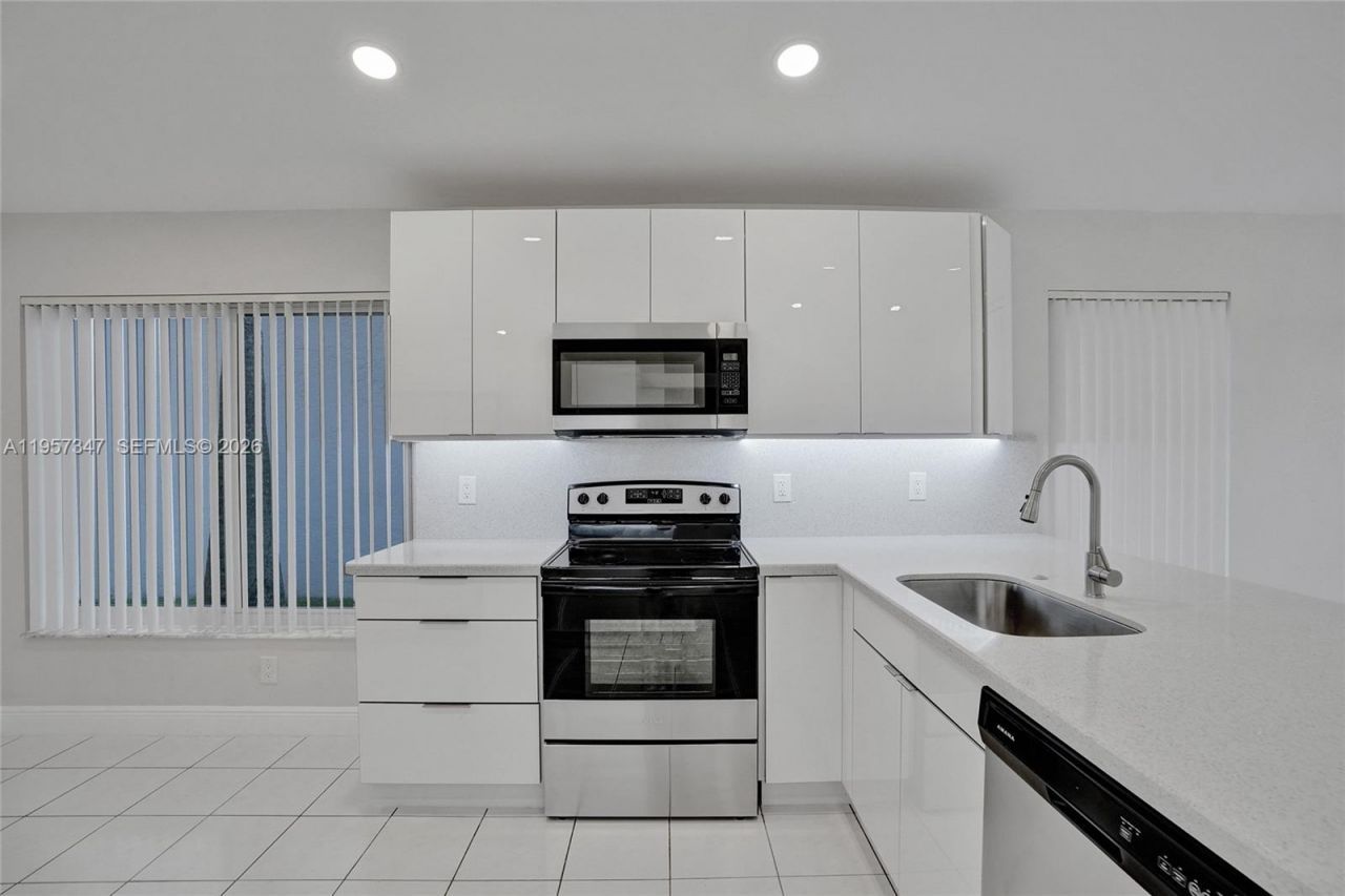 18034 SW 20th St, Miramar, FL 33029 Photo