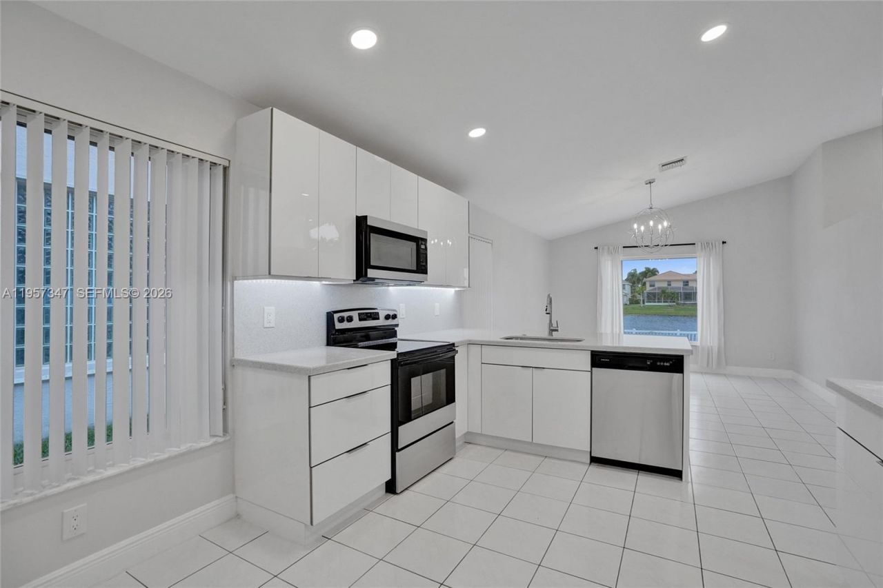 18034 SW 20th St, Miramar, FL 33029 Photo