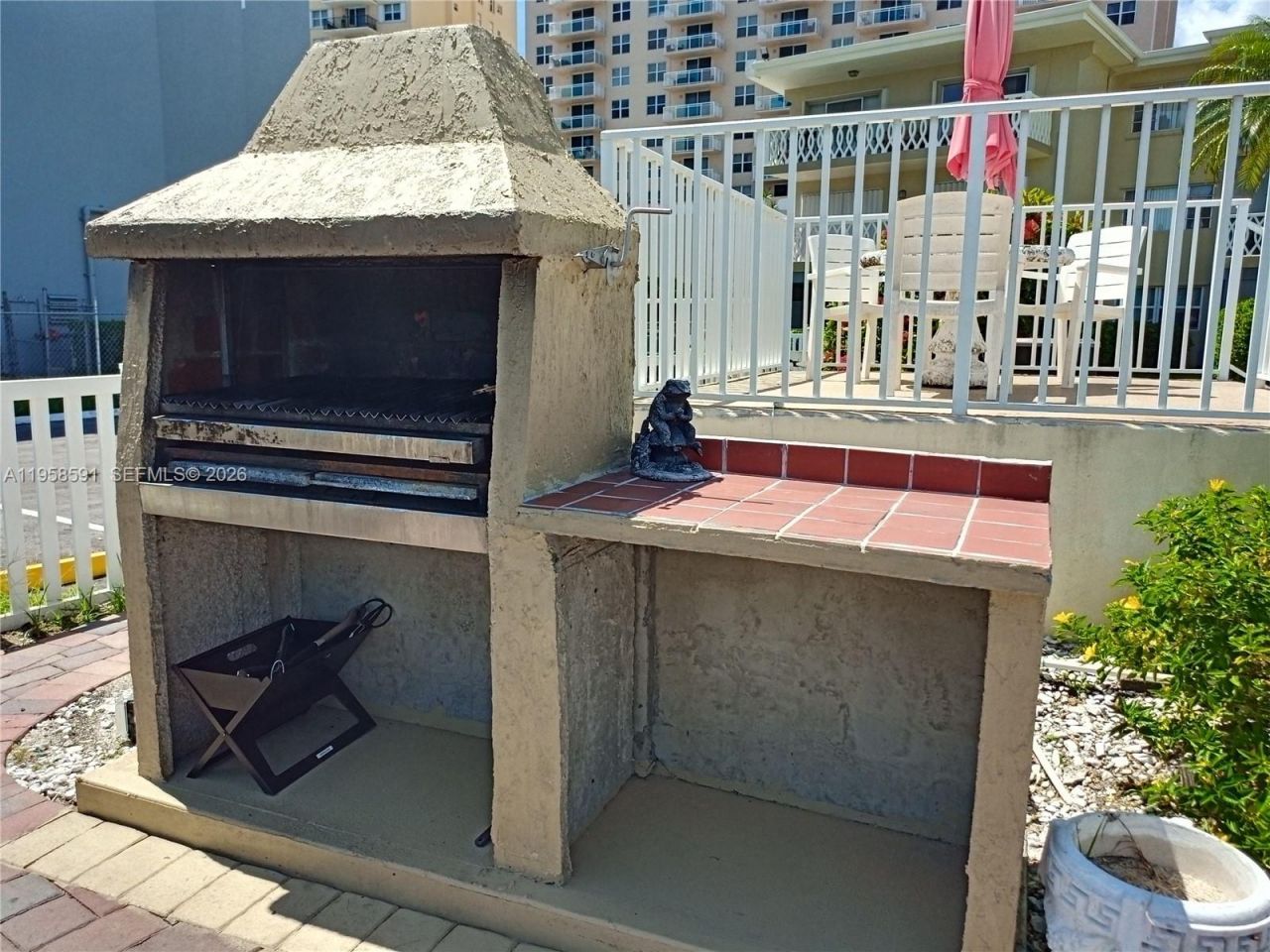 450 Golden Isles Dr , Unit 2B, Hallandale Beach, FL 33009 Photo