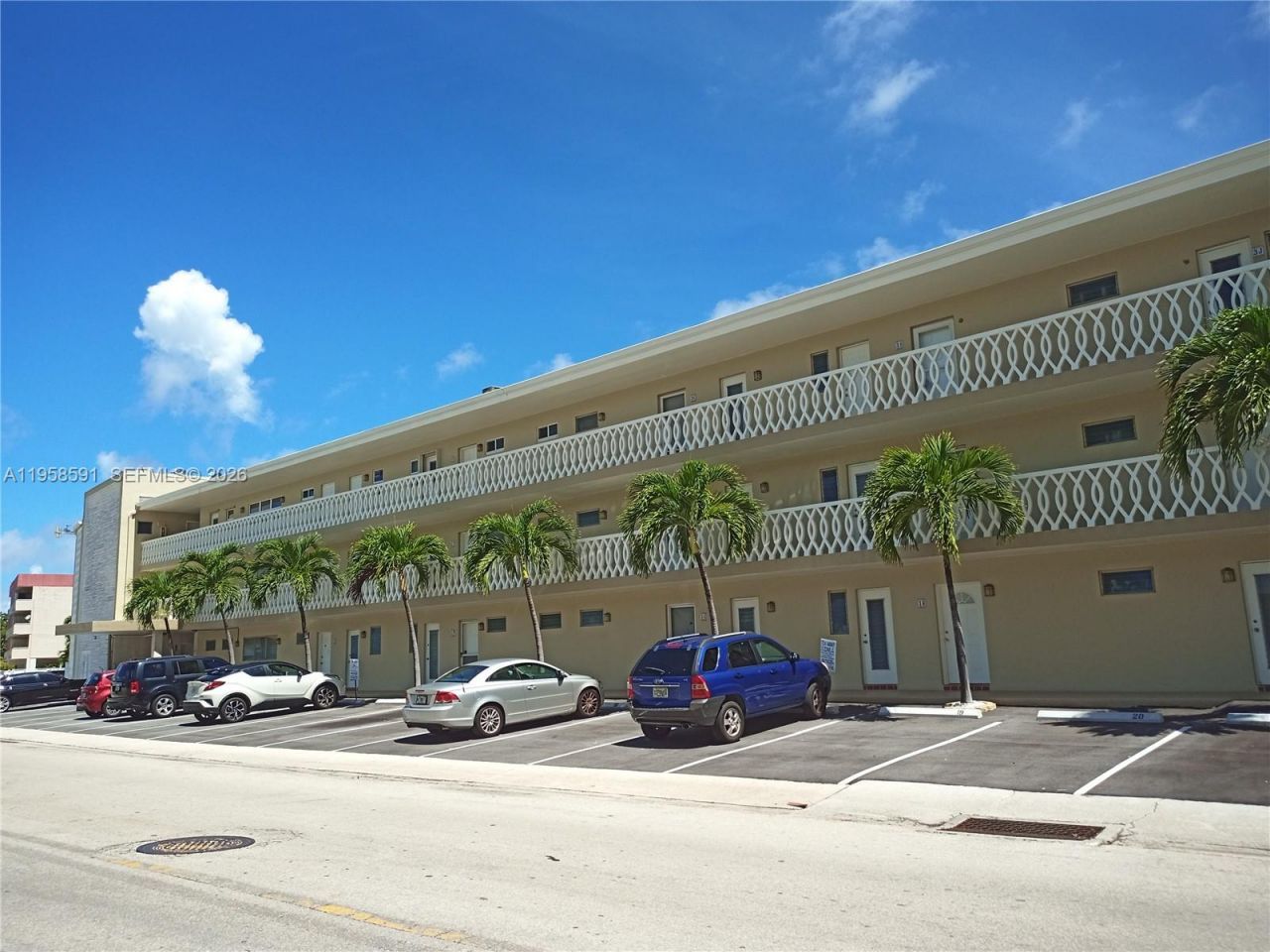 450 Golden Isles Dr , Unit 2B, Hallandale Beach, FL 33009 Photo