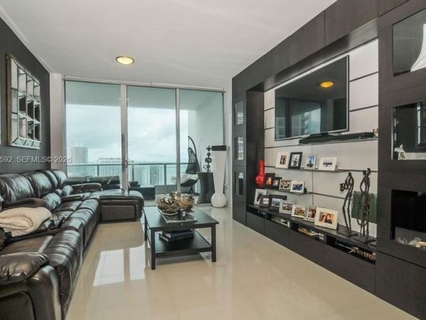 900 Biscayne Blvd, Unit 3810, Miami, FL 33132