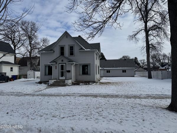 208 1ST STREET SW, Watertown, SD 57201