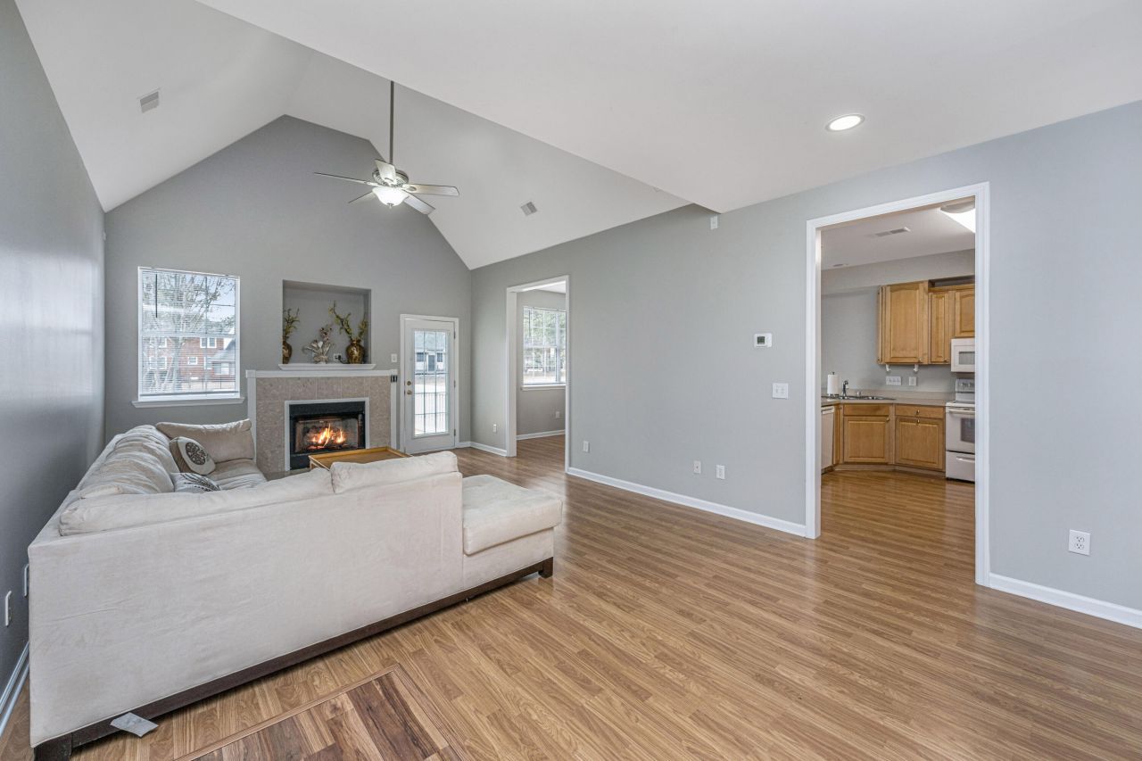 1319 Lark Lane Photo 4