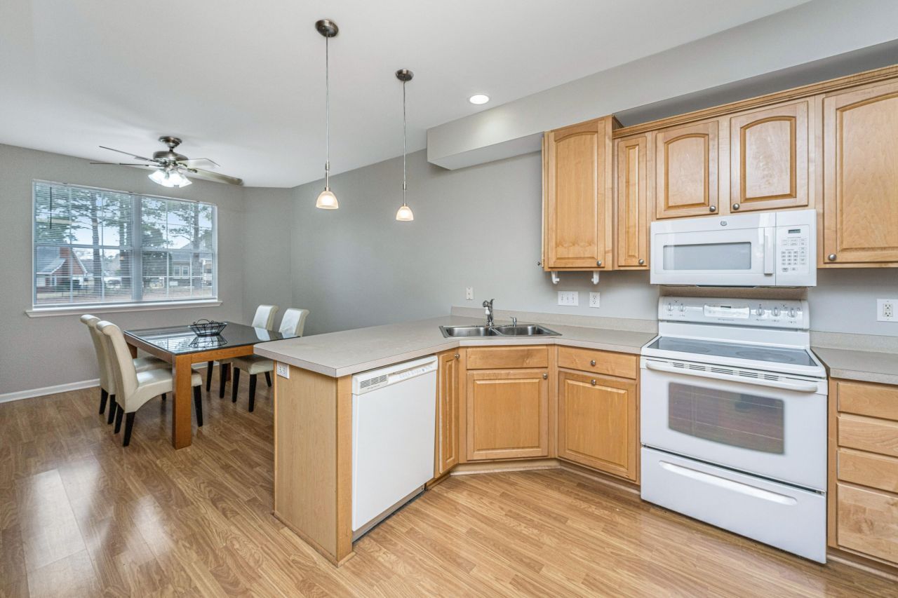 1319 Lark Lane Photo 7