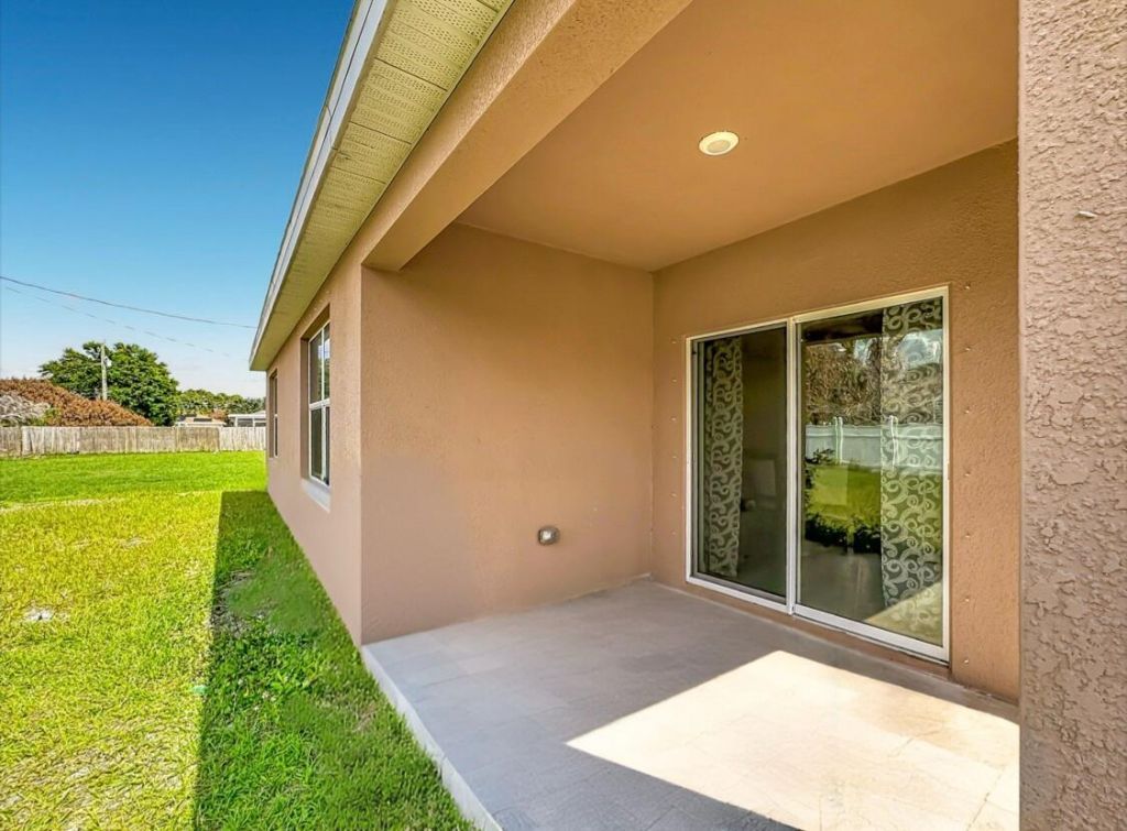 525 SW Twig Avenue, Port Saint Lucie, FL 34983 Photo