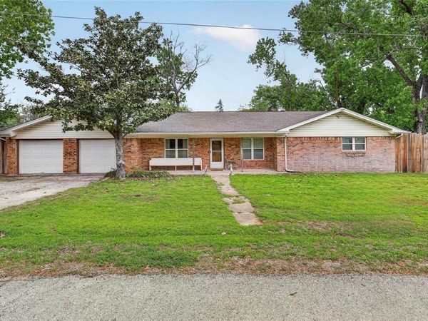 702 El Camino Real, Chico, TX 76431