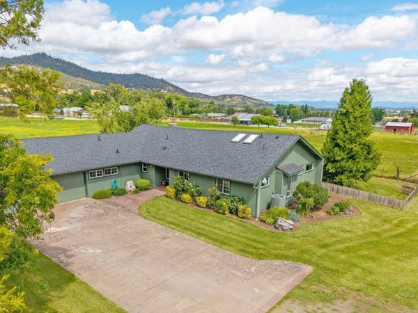 941 Beeson Lane, Talent, OR 97540