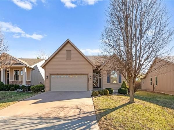9047 Meadow View Drive, Lenexa, KS 66227