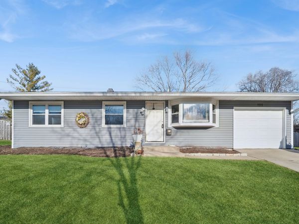 722 S 9th Avenue, St. Charles, IL 60174