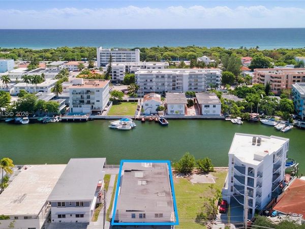 8135 Crespi Blvd , Miami Beach, FL 33141