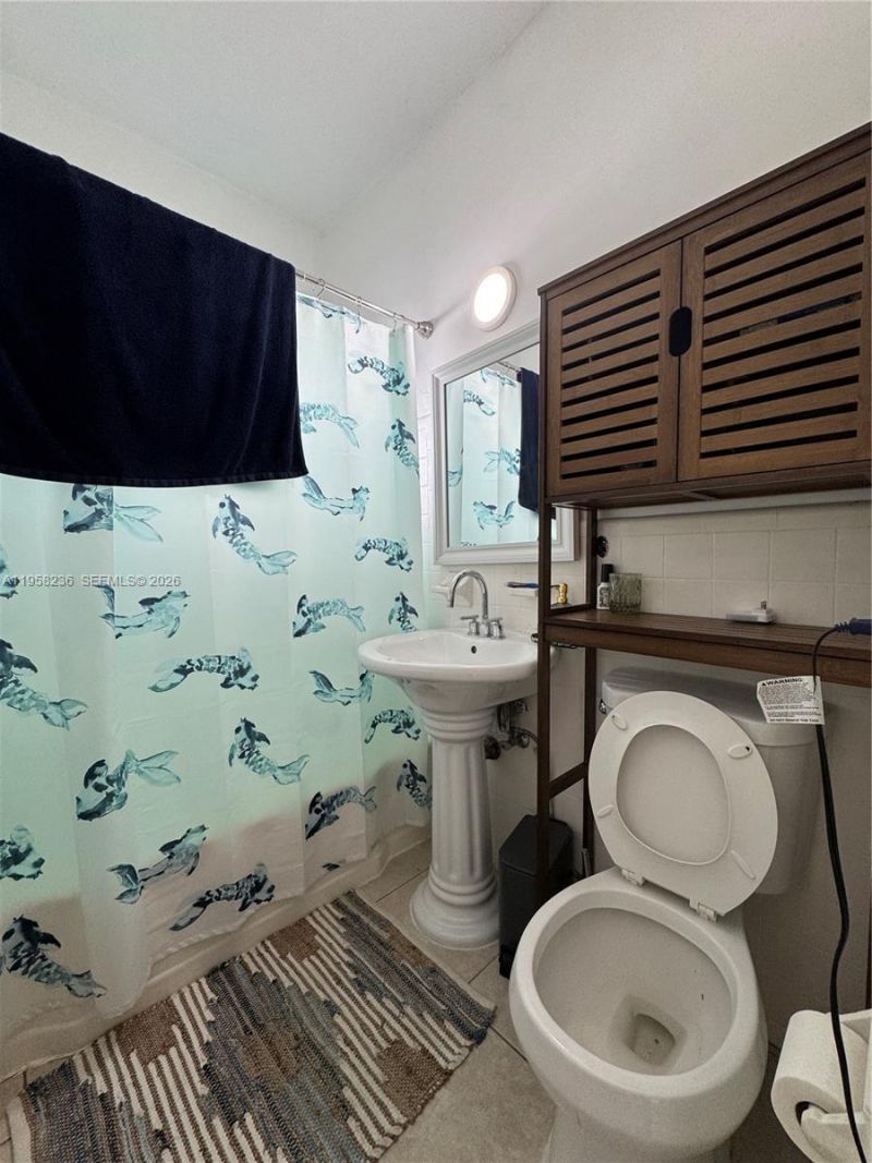 8135 Crespi Blvd, Miami Beach, FL 33141 Photo