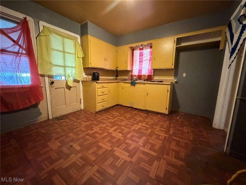 15915 Cloverside Avenue, Cleveland, OH 44128 Photo 2