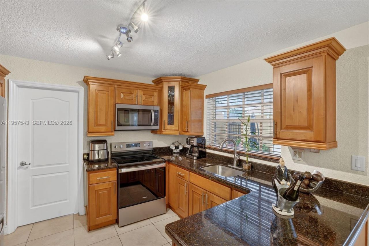 3427 NW 196th Ln, Miami Gardens, FL 33056 Photo