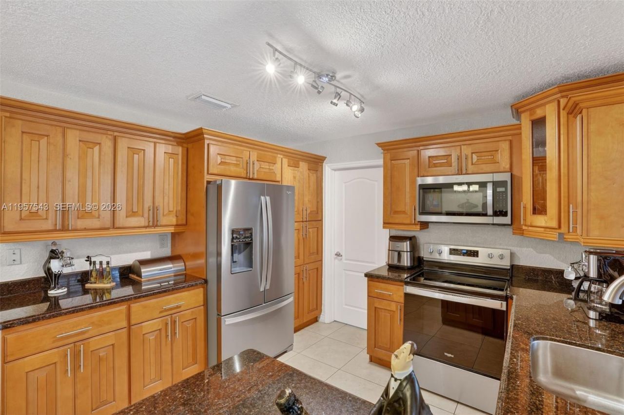 3427 NW 196th Ln, Miami Gardens, FL 33056 Photo