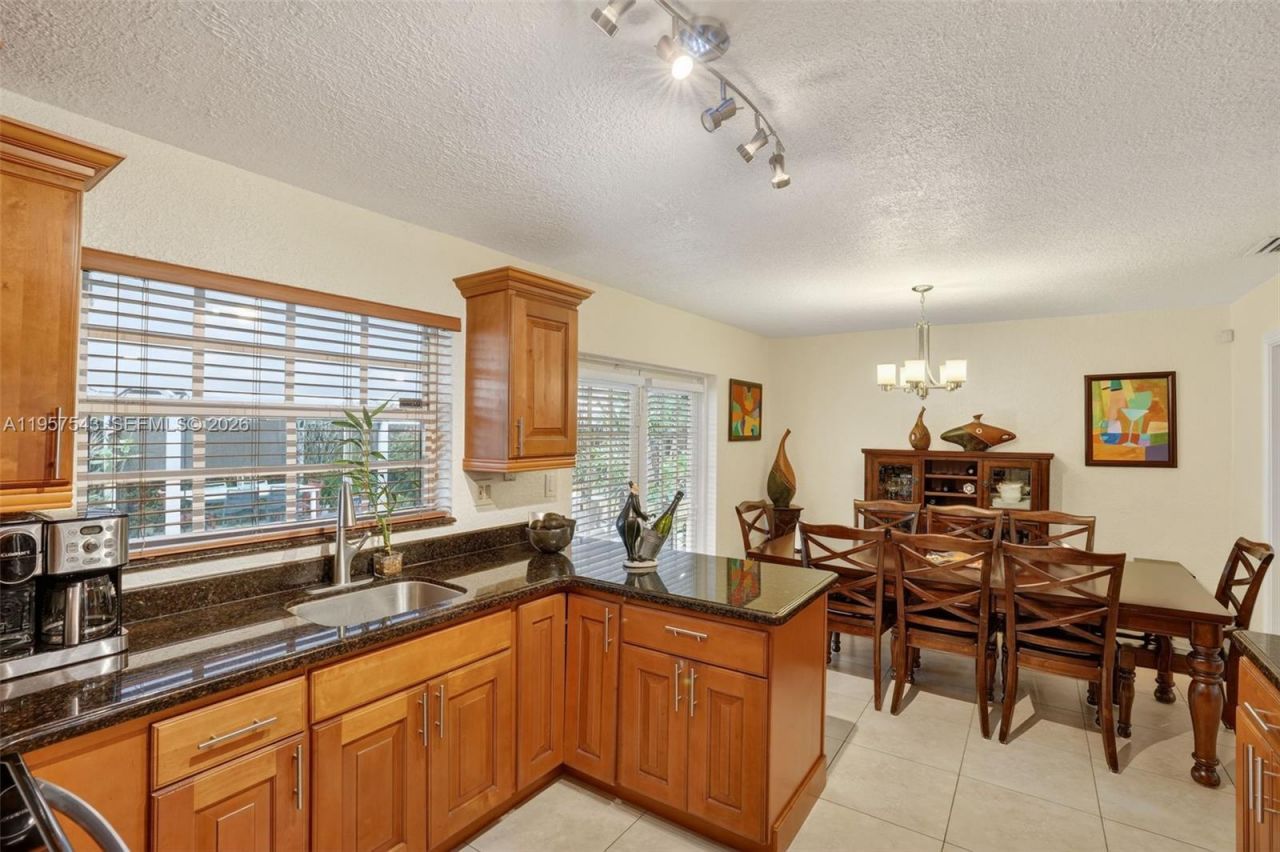 3427 NW 196th Ln, Miami Gardens, FL 33056 Photo