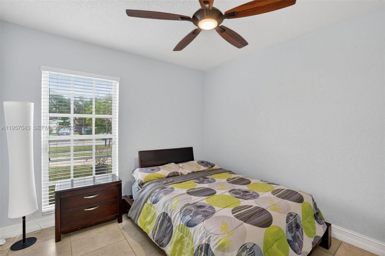 3427 NW 196th Ln, Miami Gardens, FL 33056 Photo