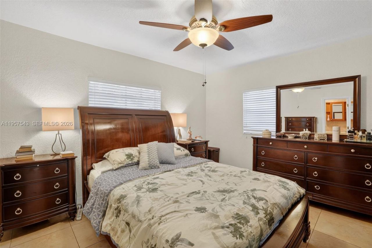 3427 NW 196th Ln, Miami Gardens, FL 33056 Photo