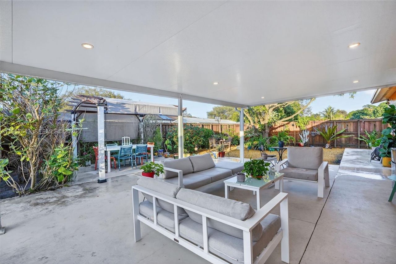 3427 NW 196th Ln, Miami Gardens, FL 33056 Photo