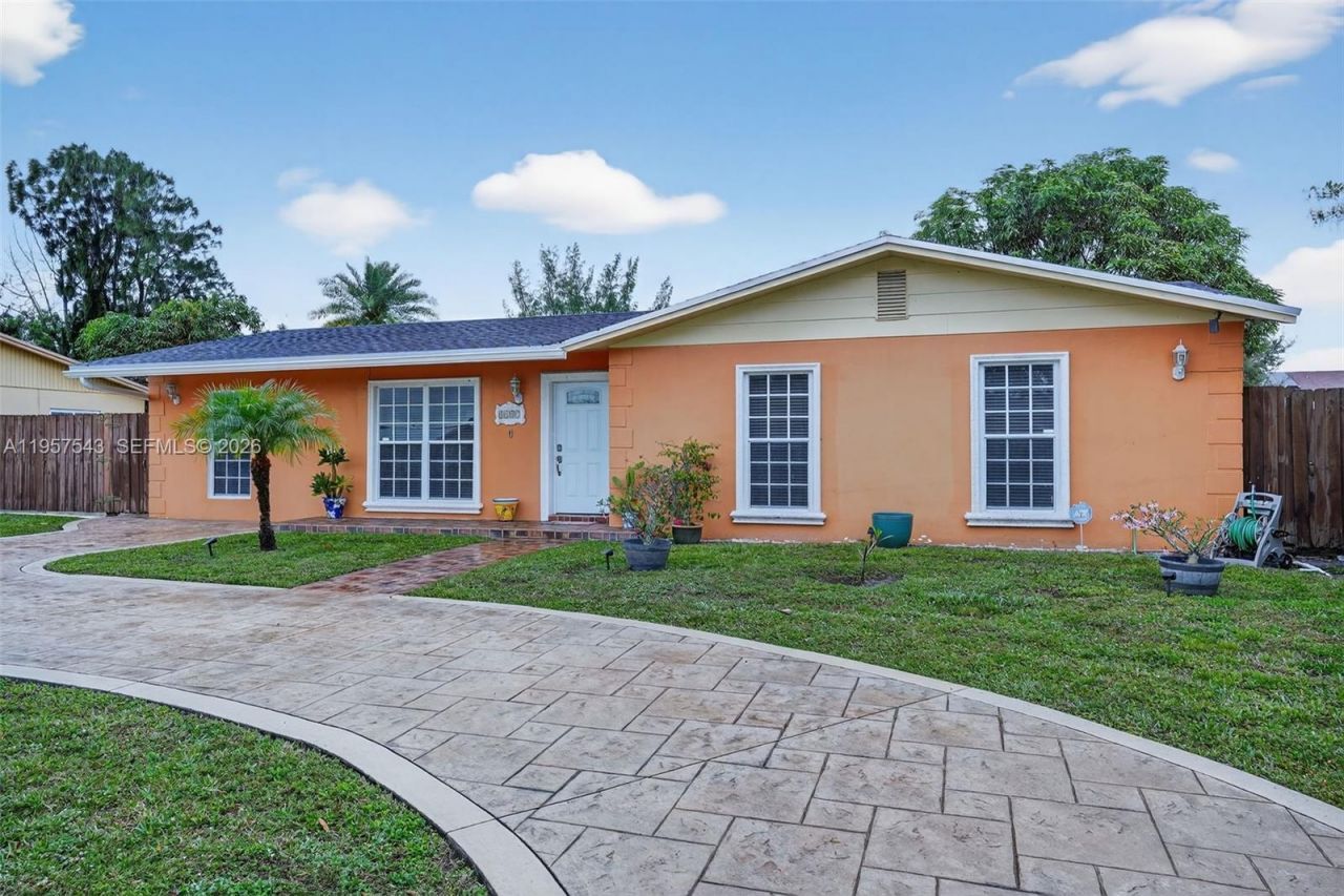 3427 NW 196th Ln, Miami Gardens, FL 33056 Photo