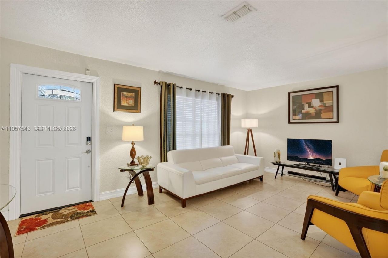 3427 NW 196th Ln, Miami Gardens, FL 33056 Photo