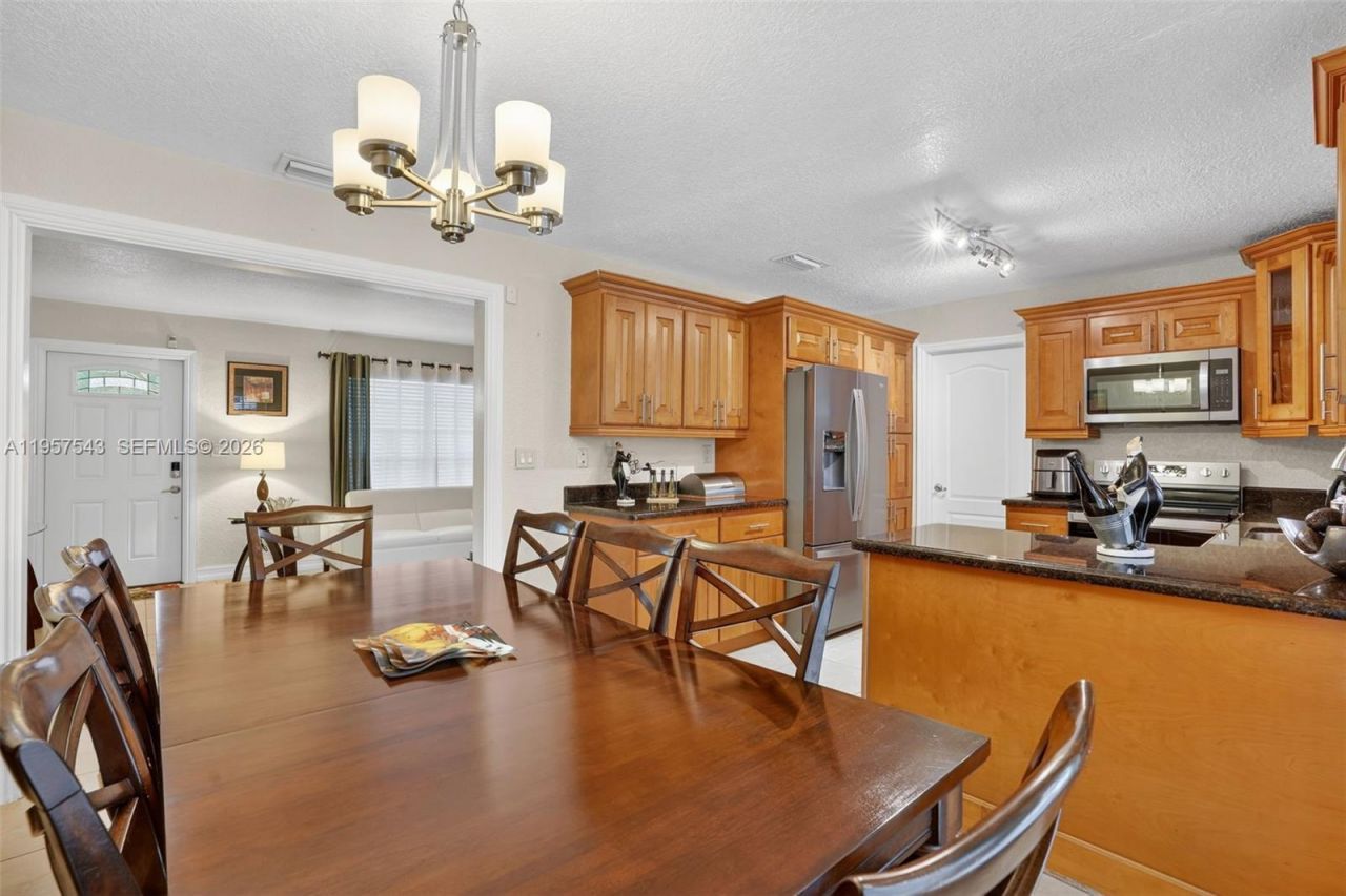 3427 NW 196th Ln, Miami Gardens, FL 33056 Photo