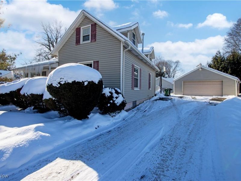 435 Locust Street S, Canal Fulton, OH 44614 Photo 2