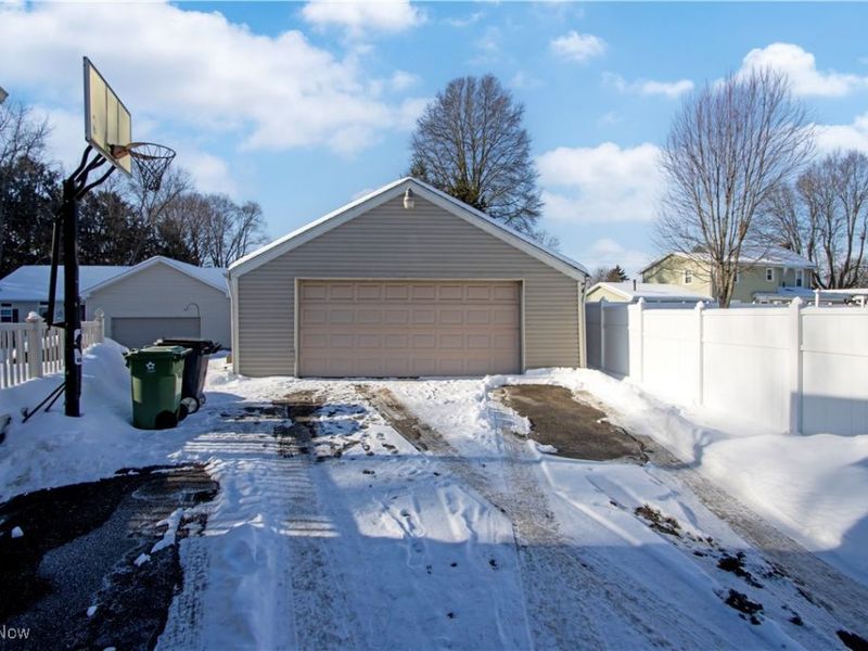 435 Locust Street S, Canal Fulton, OH 44614 Photo 3