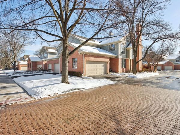301 E Evergreen Avenue, Mount Prospect, IL 60056