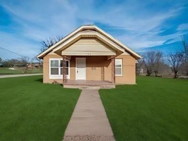 320 N 2nd Street, Jacksboro, TX 76458