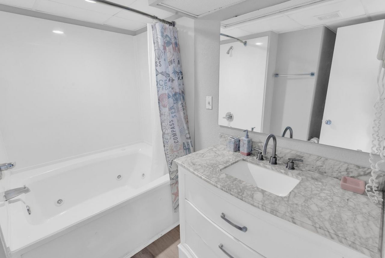 2300 N Ocean Blvd. Photo 23