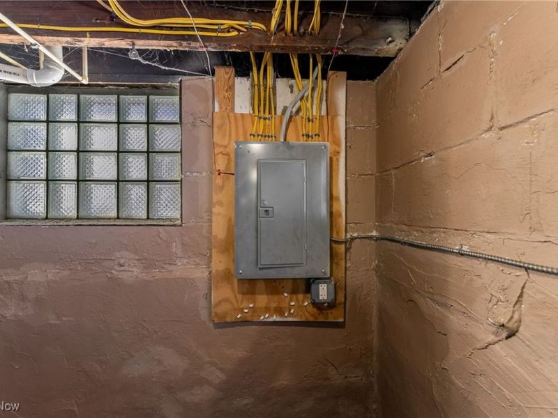 1760 Carlyon Road, Cleveland, OH 44112 Photo 36