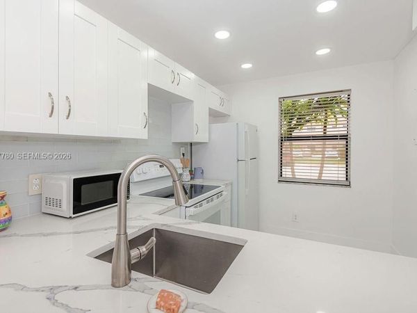 10434 Sunrise Lakes Blvd , Unit 109, Sunrise, FL 33322