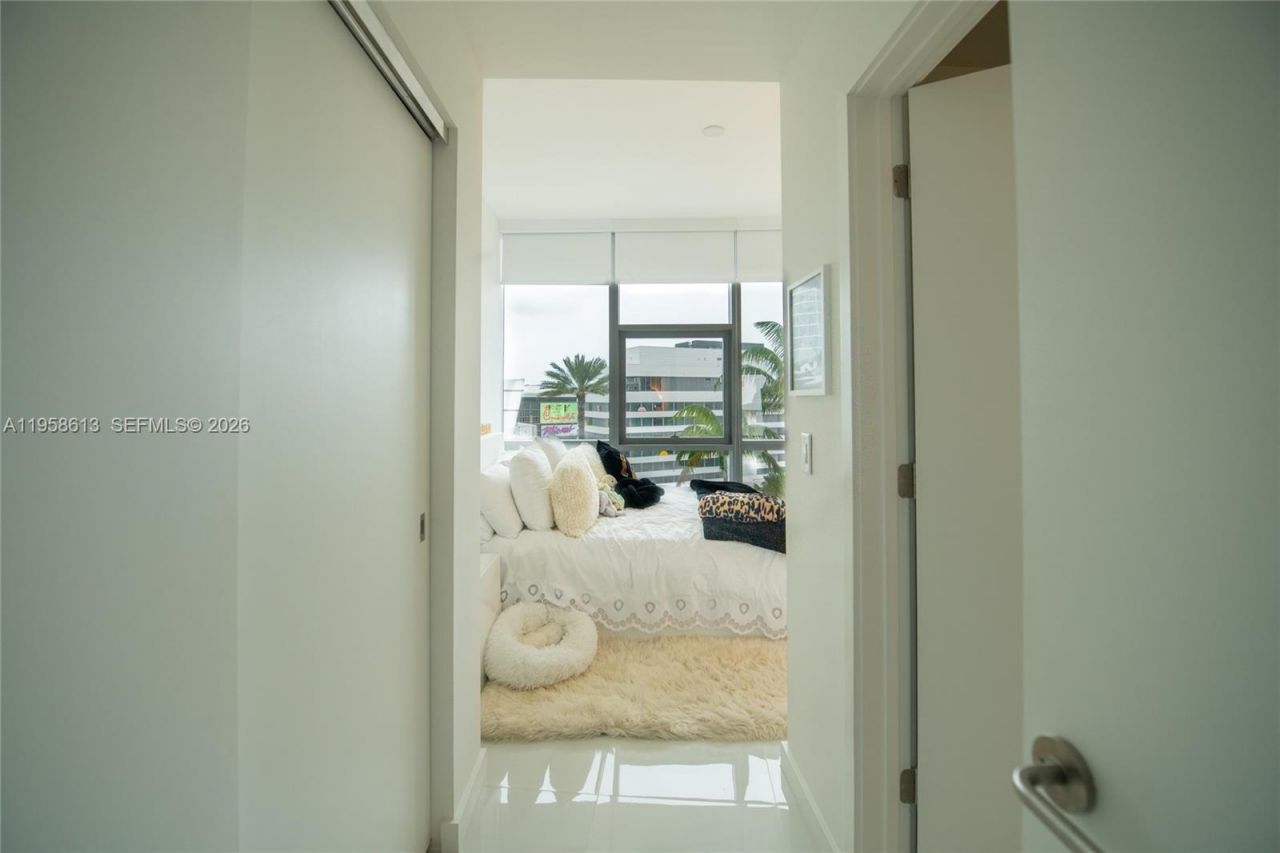 851 NE 1st Ave, Unit 811, Miami, FL 33132 Photo