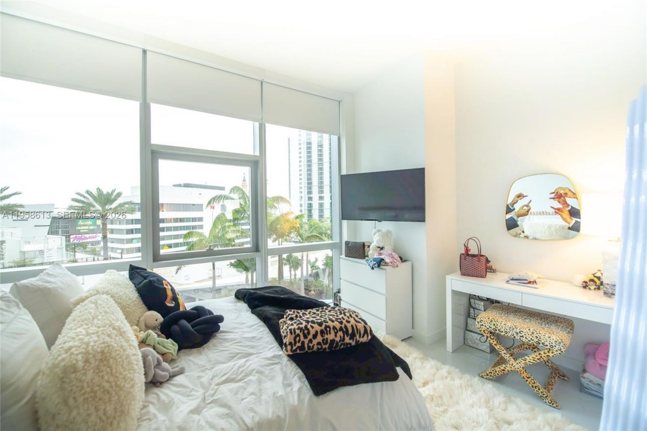 851 NE 1st Ave, Unit 811, Miami, FL 33132 Photo