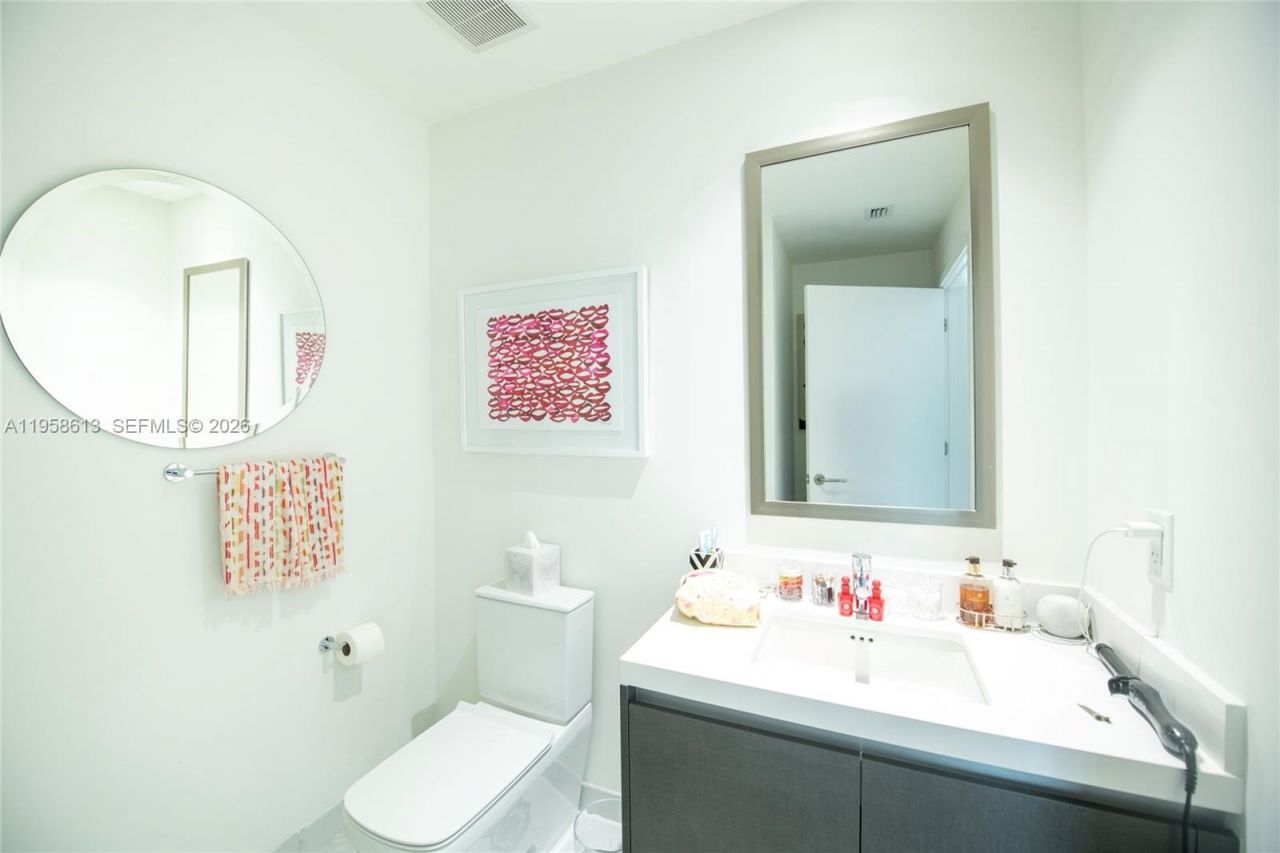 851 NE 1st Ave, Unit 811, Miami, FL 33132 Photo