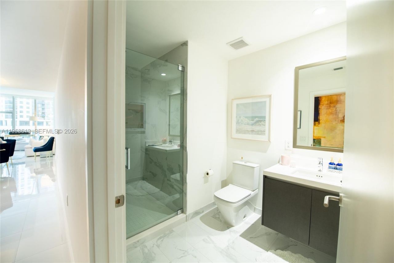 851 NE 1st Ave, Unit 811, Miami, FL 33132 Photo