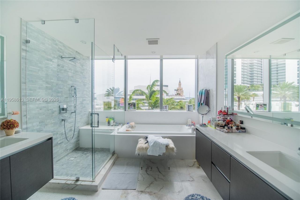 851 NE 1st Ave, Unit 811, Miami, FL 33132 Photo