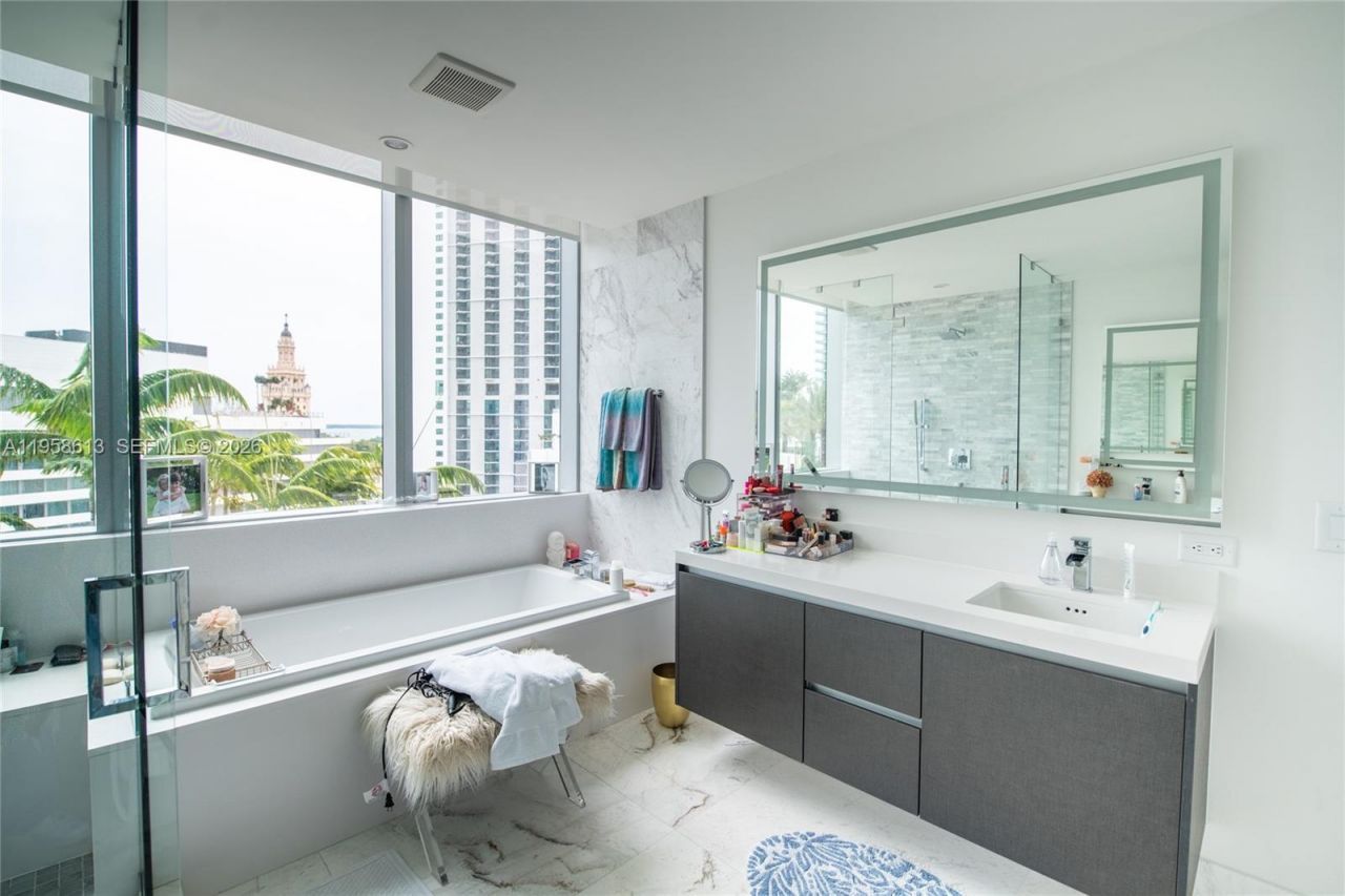 851 NE 1st Ave, Unit 811, Miami, FL 33132 Photo