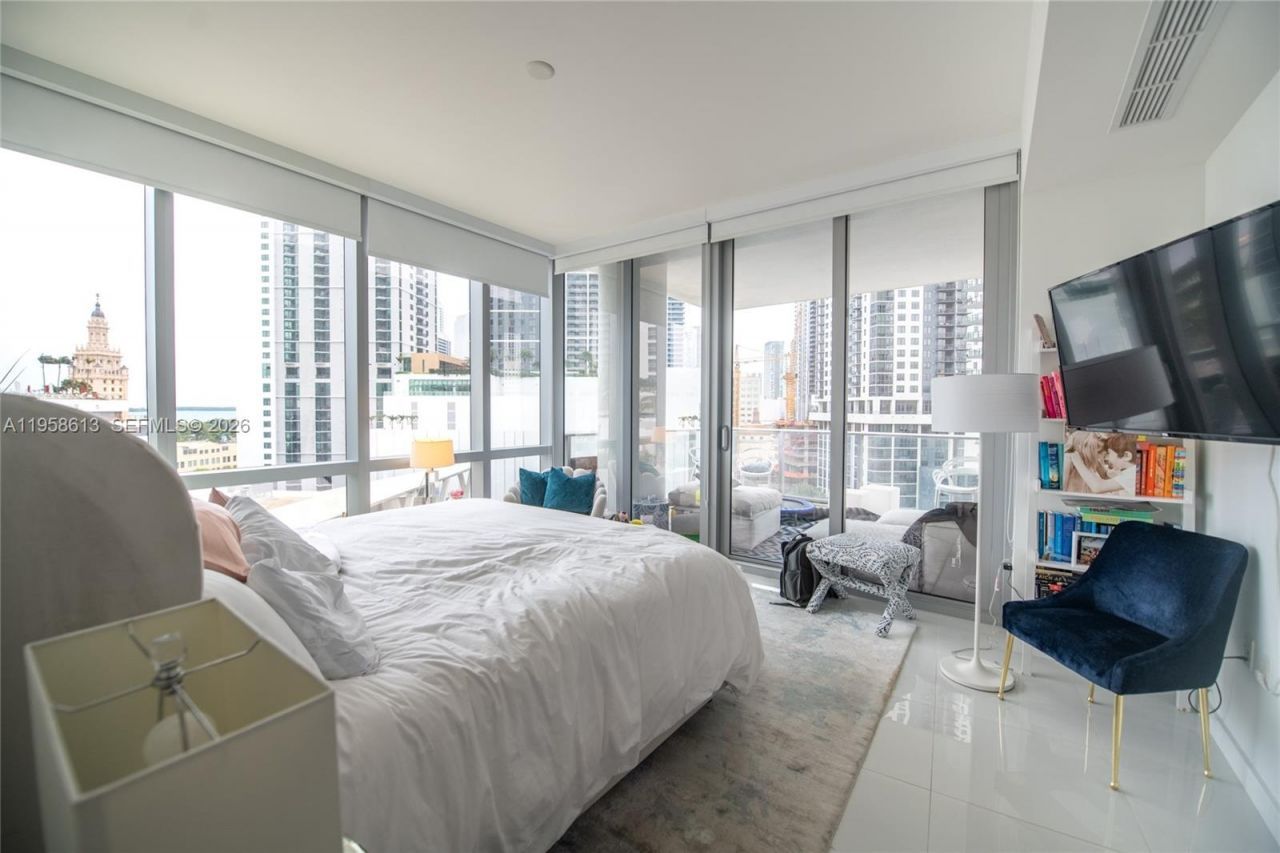 851 NE 1st Ave, Unit 811, Miami, FL 33132 Photo