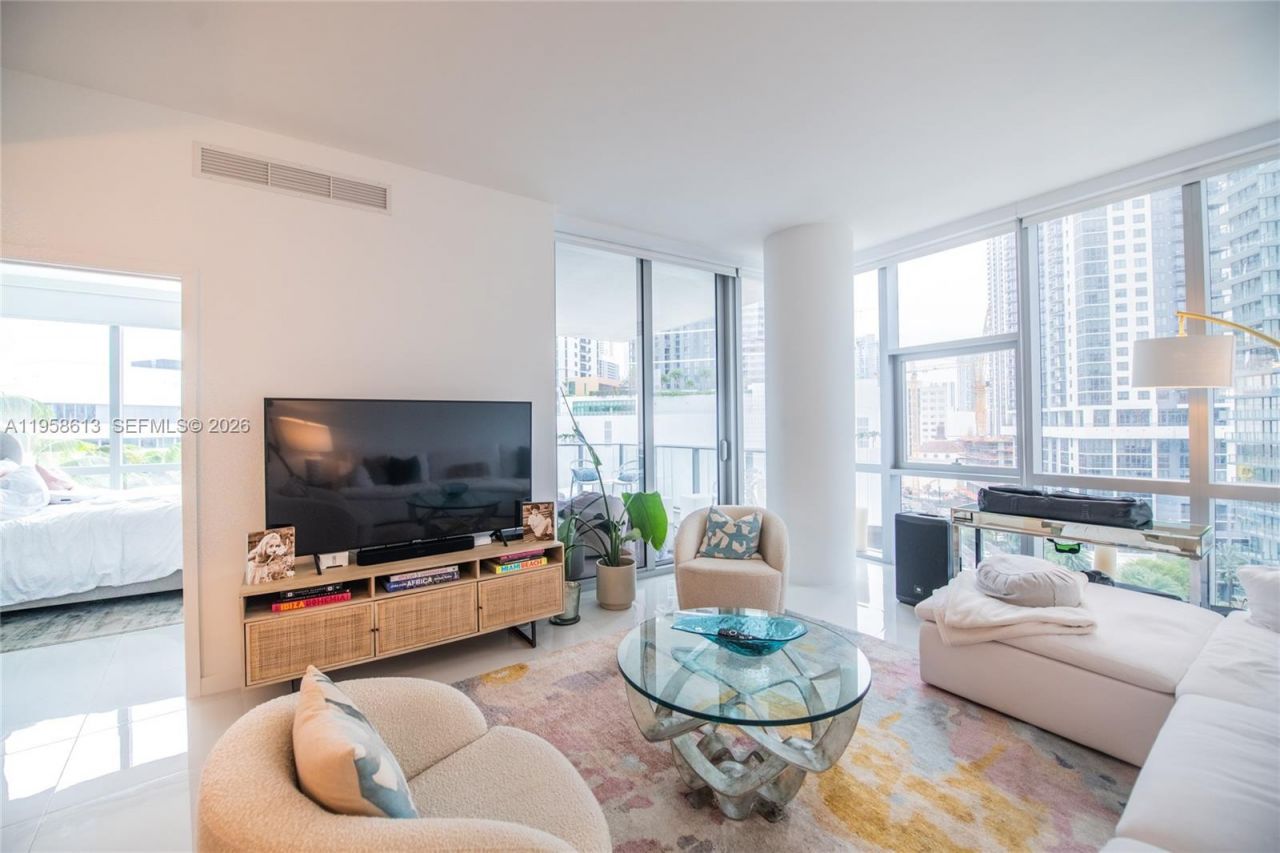 851 NE 1st Ave, Unit 811, Miami, FL 33132 Photo