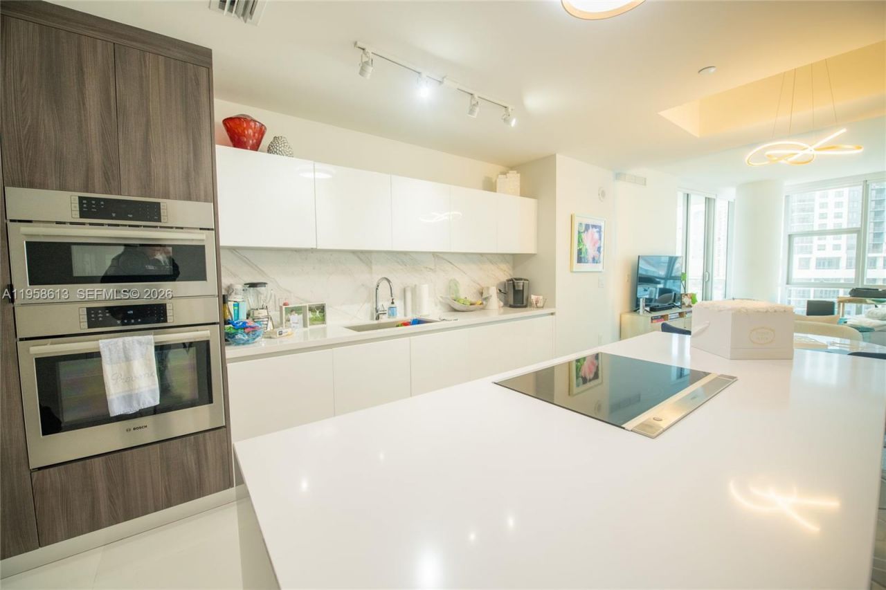851 NE 1st Ave, Unit 811, Miami, FL 33132 Photo