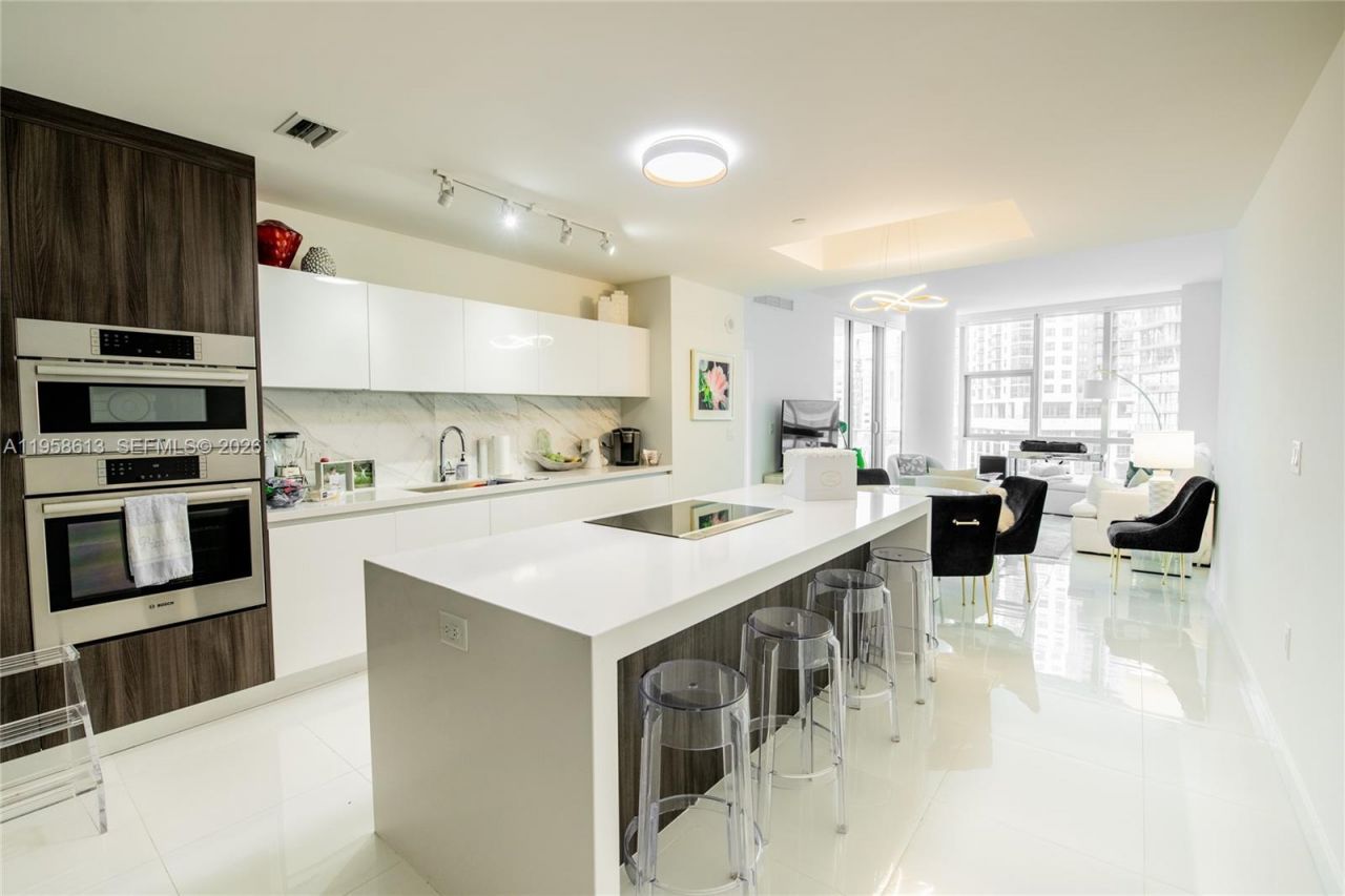 851 NE 1st Ave, Unit 811, Miami, FL 33132 Photo